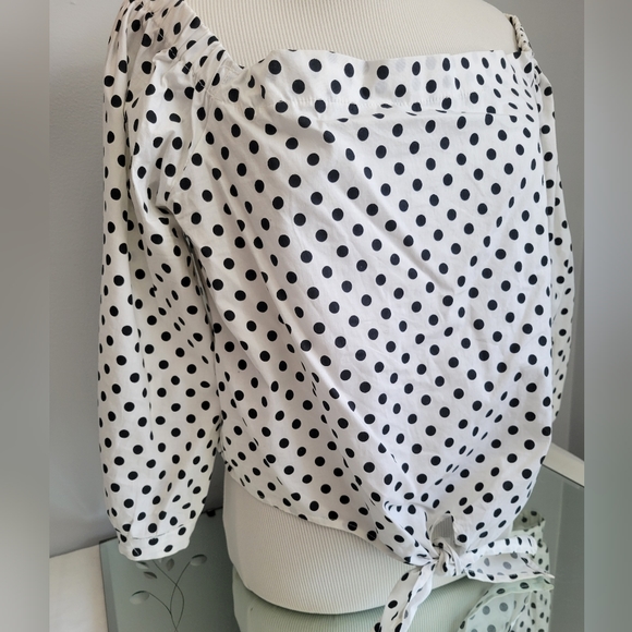 OFF SHOULDER POLKA DOT FRONT TIE TOP - Picture 3 of 8